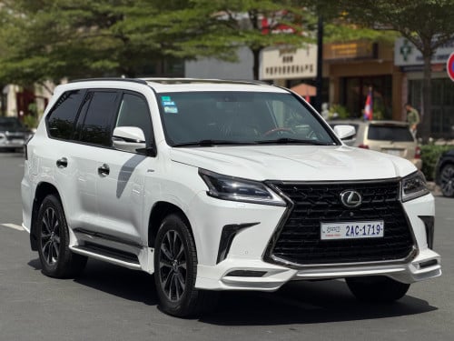 Lexus LX570 ឆ្នាំ2014ឡើងគ្រឿងថ្មី2021 Kuro ធានាឡានស្អាត