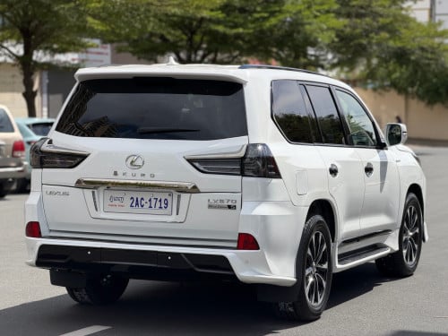 Lexus LX570 ឆ្នាំ2014ឡើងគ្រឿងថ្មី2021 Kuro ធានាឡានស្អាត
