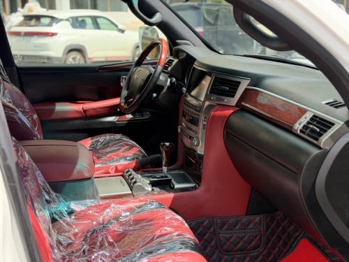 Lexus LX570 ឆ្នាំ2014ឡើងគ្រឿងថ្មី2021 Kuro ធានាឡានស្អាត