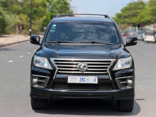 Lexus LX570 ឆ្នាំ2014 V8 សាំង ធានាឡានស្អាត