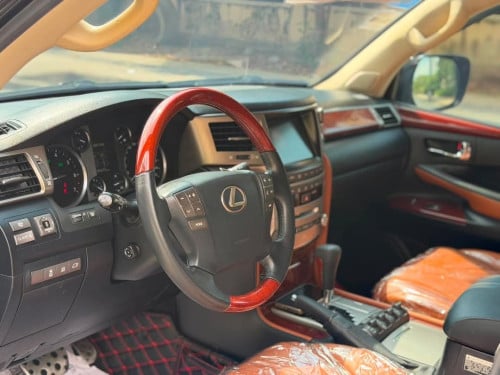 Lexus LX570 ឆ្នាំ2014 V8 សាំង ធានាឡានស្អាត