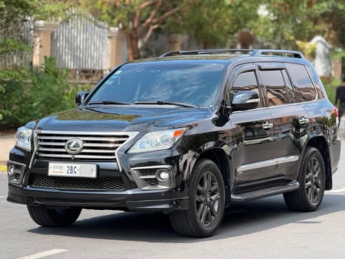 Lexus LX570 ឆ្នាំ2014 V8 សាំង ធានាឡានស្អាត