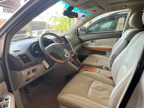 Lexus RX 330 half full ប៉ុង 2 ឡានថ្មីណាស់
