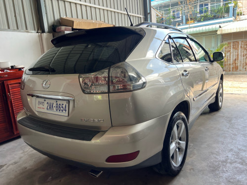 Lexus RX 330 half full ប៉ុង 2 ឡានថ្មីណាស់