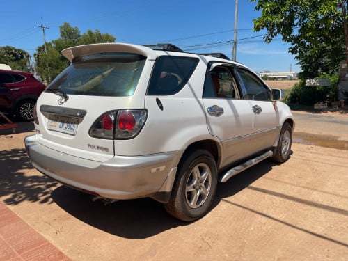 Lexus RX300 លក់បន្ទាន់ អ្នកប្រើផ្ទាល់