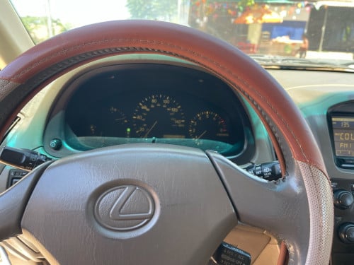 Lexus RX300 លក់បន្ទាន់ អ្នកប្រើផ្ទាល់