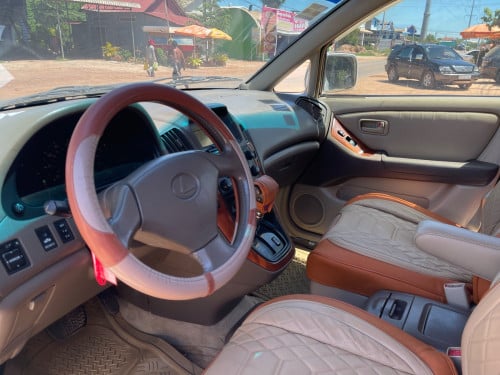 Lexus RX300 លក់បន្ទាន់ អ្នកប្រើផ្ទាល់