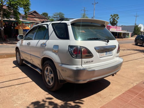 Lexus RX300 លក់បន្ទាន់ អ្នកប្រើផ្ទាល់