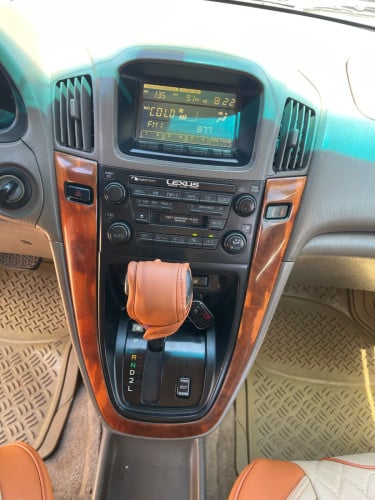 Lexus RX300 លក់បន្ទាន់ អ្នកប្រើផ្ទាល់