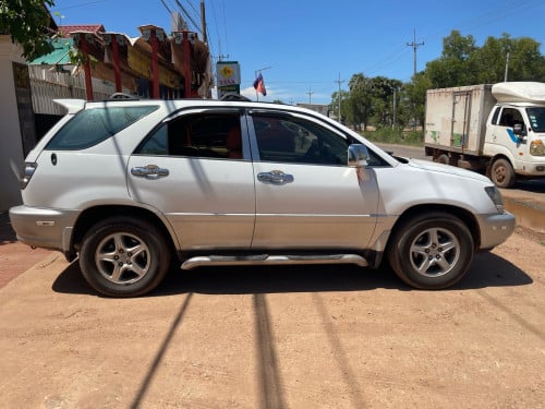 Lexus RX300 លក់បន្ទាន់ អ្នកប្រើផ្ទាល់