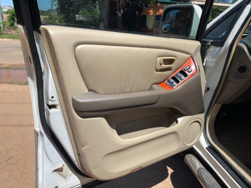 Lexus RX300 លក់បន្ទាន់ អ្នកប្រើផ្ទាល់
