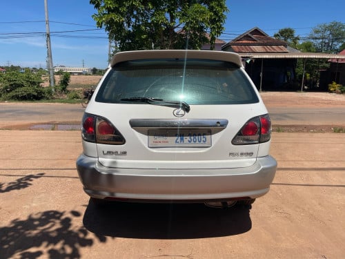 Lexus RX300 លក់បន្ទាន់ អ្នកប្រើផ្ទាល់