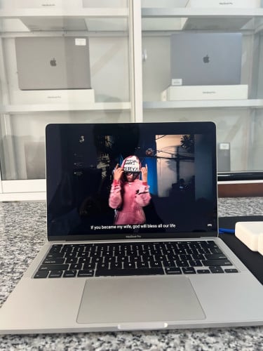 MacBook Pro 2020 13inch i5 ram8 ssd 256g