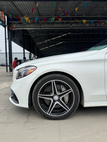 MERCEDES-BENZ C-300 2015 AMG PACKAGE ក្រដាសពន្ធ 🔵តម្លៃពិសេស 32,000$