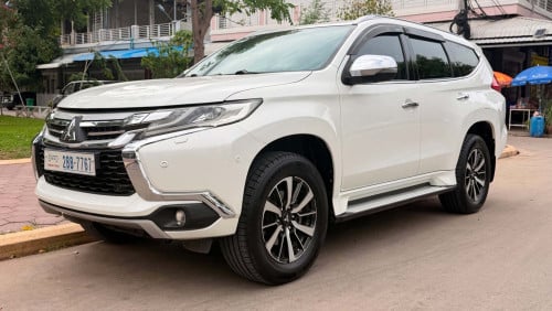 Mitshubishi Pajero Sport 2017 Full ហ្សីនមួយជុំ ធានាឡនស្អាត គ្មាន2 ម្ចាស់ដេីម ឯកសារគ្រប់ សោ2