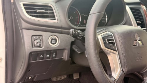 Mitshubishi Pajero Sport 2017 Full ហ្សីនមួយជុំ ធានាឡនស្អាត គ្មាន2 ម្ចាស់ដេីម ឯកសារគ្រប់ សោ2