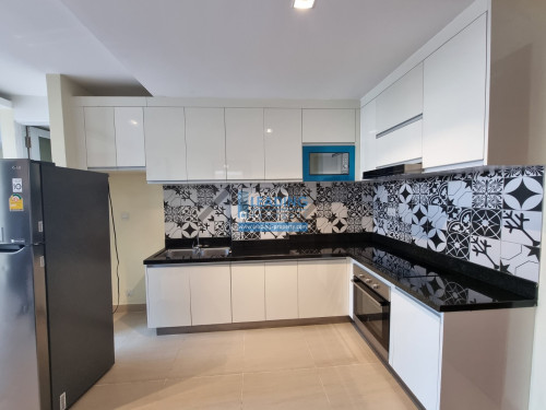 N372 | Swimming Pool 2 Bedrooms Apartment Near BKK1 For Rent