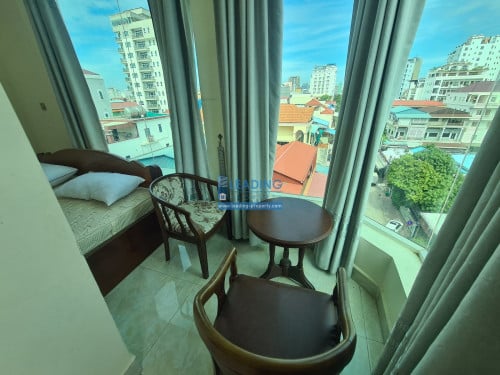 N971 | Elevator Western 1 Bedroom Apartment For Rent Near Russian Market Free Wifi