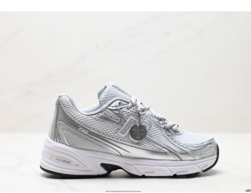 New Balance 740 Sneakers