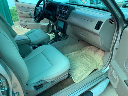 Nissan Frontier ឆ្នាំ 01 ប៉ុង2 កាពីតាស