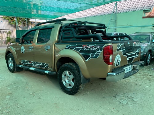 Nissan Frontier ឆ្នាំ 05 ប៉ុង1 សាំង + ហ្គាស