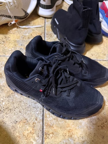 On Cloudstratus Shoes Mens Size 42 Black CloudTec Running Sneakers