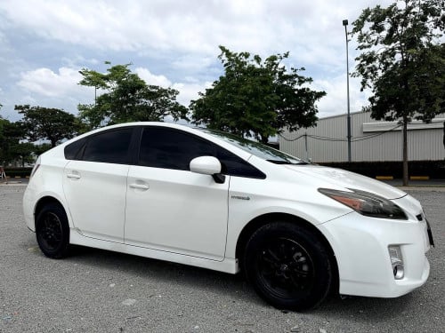 Prius 010 option4 សឡា (ម្ចាស់ដេីម)