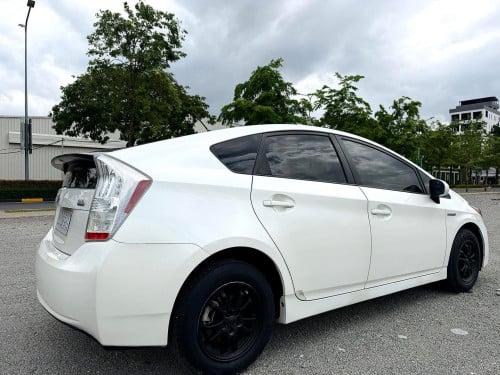 Prius 010 option4 សឡា (ម្ចាស់ដេីម)