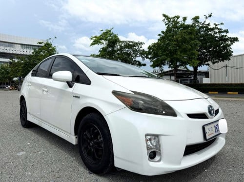 Prius 010 option4 សឡា (ម្ចាស់ដេីម)