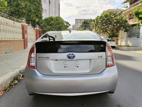 Prius 012 Options 3 16មុឺនម៉ាយហ្សុីន ខាងក្នុងសទឹកដោះគោ សំបកកង់Pirelliថ្មីទាំង4​ ក្រដាសពន្ធ​