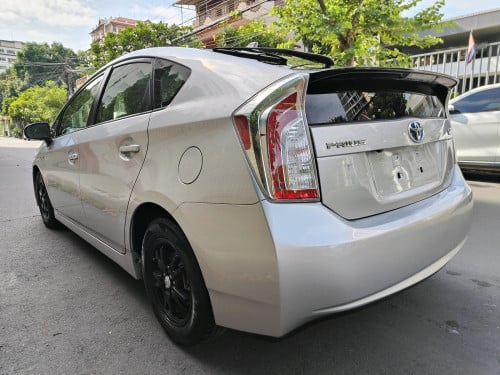 Prius 012 Options 3 16មុឺនម៉ាយហ្សុីន ខាងក្នុងសទឹកដោះគោ សំបកកង់Pirelliថ្មីទាំង4​ ក្រដាសពន្ធ​