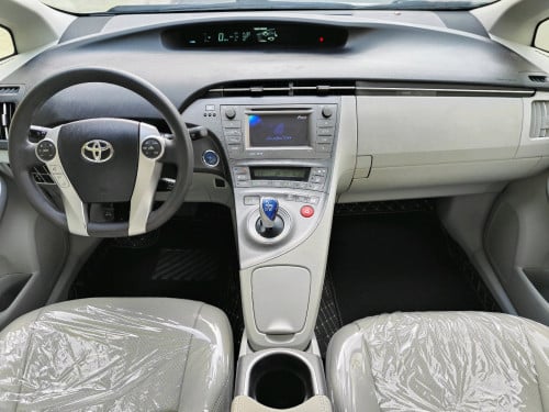 Prius 012 Options 3 16មុឺនម៉ាយហ្សុីន ខាងក្នុងសទឹកដោះគោ សំបកកង់Pirelliថ្មីទាំង4​ ក្រដាសពន្ធ​