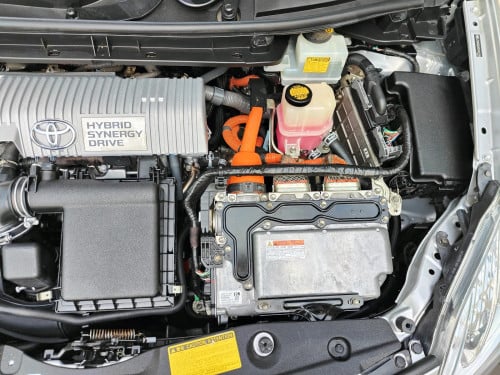 Prius 012 Options 3 16មុឺនម៉ាយហ្សុីន ខាងក្នុងសទឹកដោះគោ សំបកកង់Pirelliថ្មីទាំង4​ ក្រដាសពន្ធ​