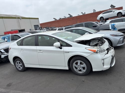 Prius 014 options 3 ឡាន CA មាន🐝ខ្ចៅខ្ចងថ្មី7 ពណ៍