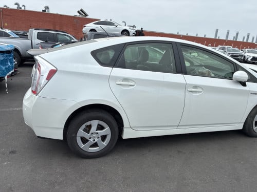 Prius 014 options 3 ឡាន CA មាន🐝ខ្ចៅខ្ចងថ្មី7 ពណ៍