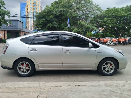 Prius 05 ឡានស្អាត ចរចាបានច្រើន