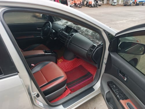 Prius 05 ឡានស្អាត ចរចាបានច្រើន