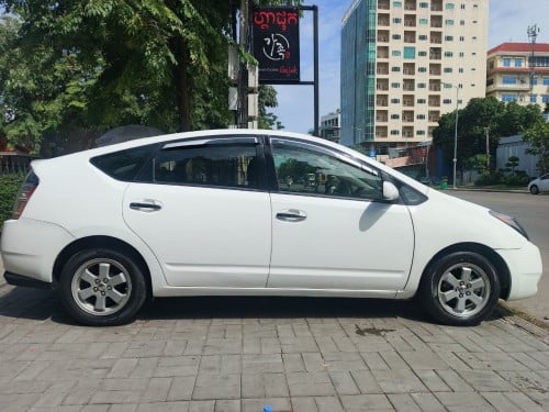 Prius 05 Full Option ឡានស្អាត លក់បន្ទាន់