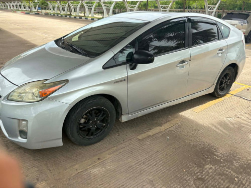Prius 2010 option 2 ម្ចាស់ដេីម ឡានអ្នកប្រេី