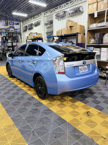 Prius 2013 plug in op3 តំលៃ15500$ 0962217778/092696983