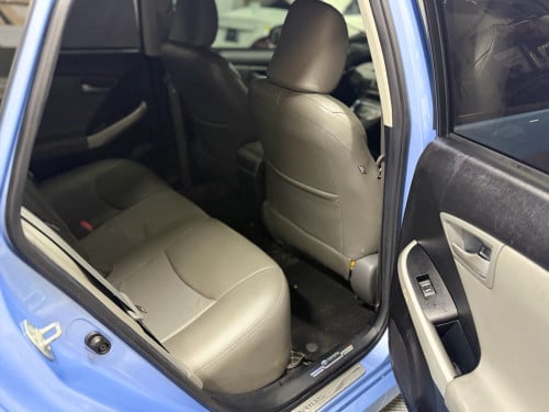 Prius 2013 plug in op3 តំលៃ15500$ 0962217778/092696983