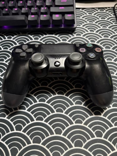 PS4 controller