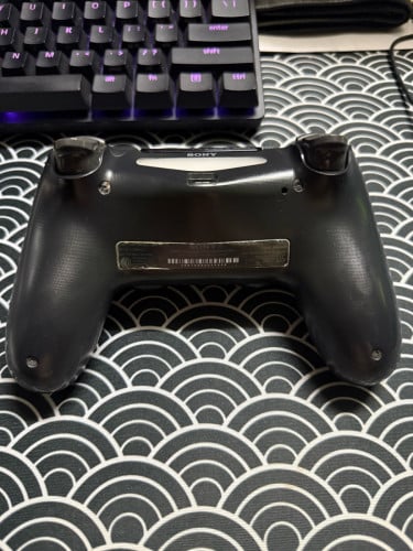 PS4 controller