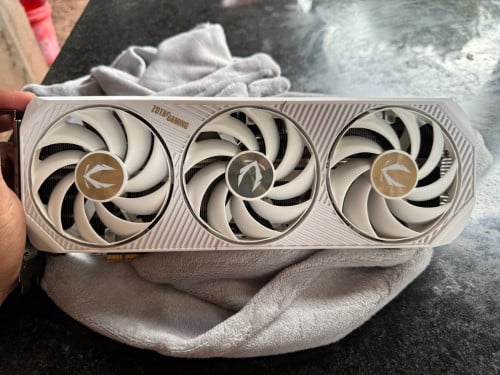 rtx 5070 white ram12G