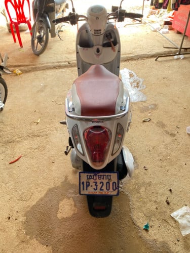 Scooy014ឯកសាគ្រប់ម៉តូស្អាតម៉ាស៊ីនស្ងាត់ជិះស្រួលទីតាំងបាត់ដំបង