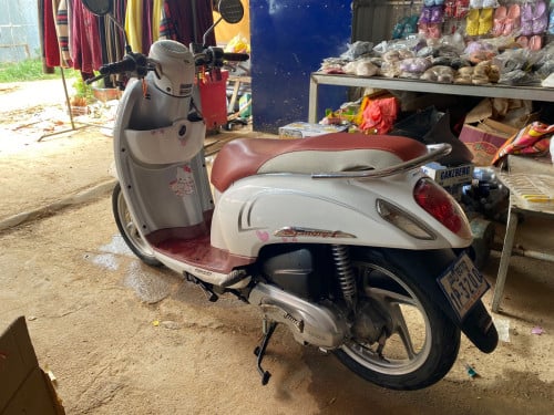 Scooy014ឯកសាគ្រប់ម៉តូស្អាតម៉ាស៊ីនស្ងាត់ជិះស្រួលទីតាំងបាត់ដំបង