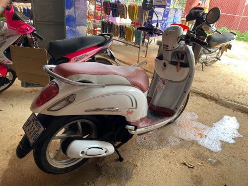 Scooy014ឯកសាគ្រប់ម៉តូស្អាតម៉ាស៊ីនស្ងាត់ជិះស្រួលទីតាំងបាត់ដំបង