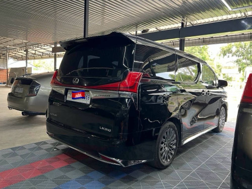 Toyota ALPHARD 2017VIP full option Royal Lounge UP Lexus LM350