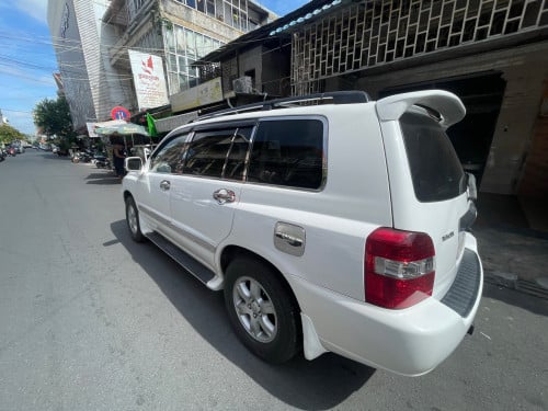 Toyota Highlander 2004 V4 ប៉ុង1 កៅអី3ជួរ ក្នុងលឿង ផ្លាកលេខ PP 2AW xxxx