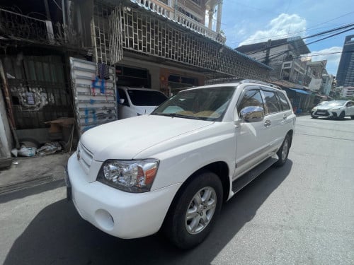 Toyota Highlander 2004 V4 ប៉ុង1 កៅអី3ជួរ ក្នុងលឿង ផ្លាកលេខ PP 2AW xxxx